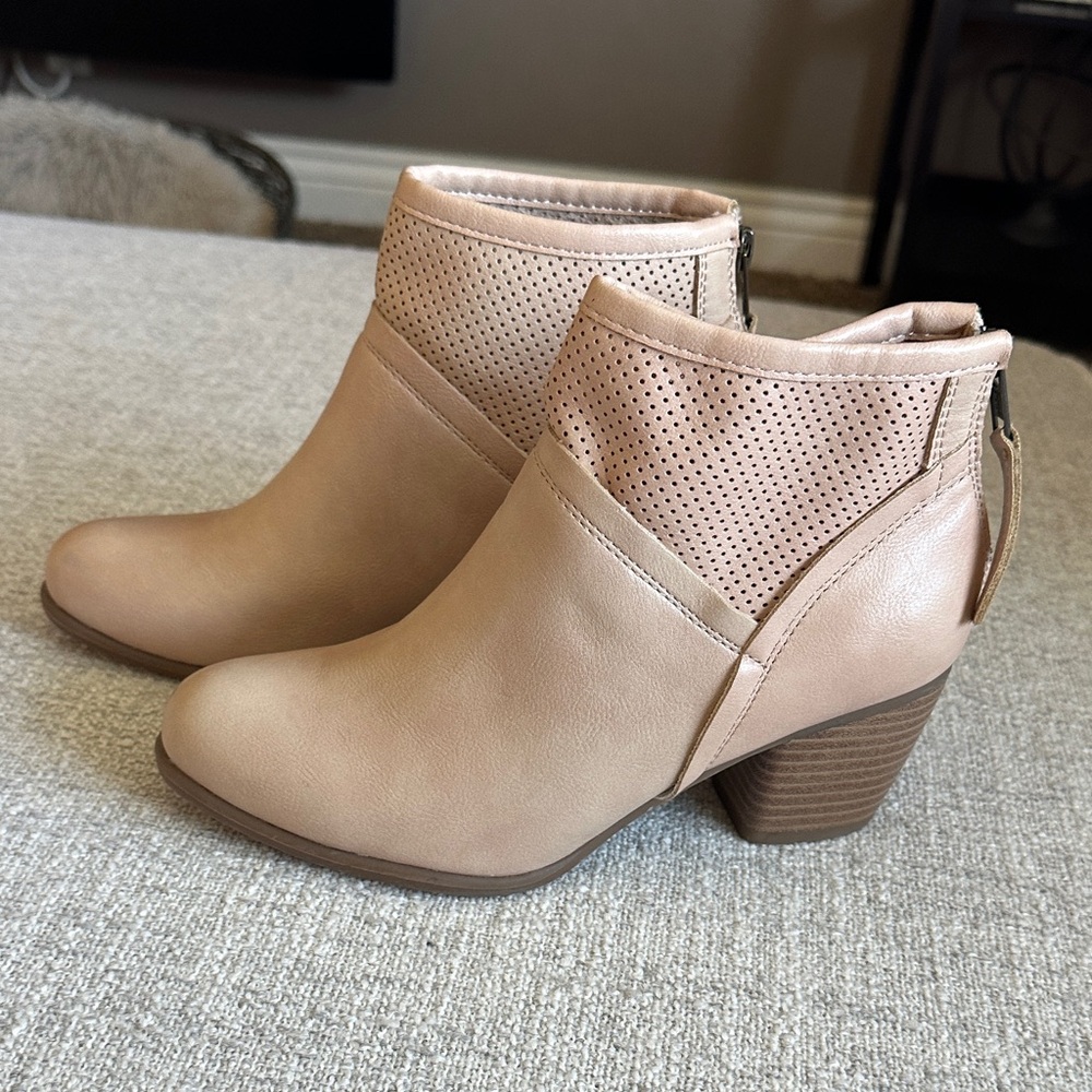White Mountain Beige Ankle Booties